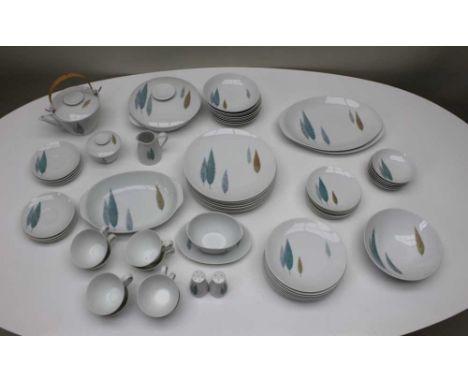 A THIRD QUARTER 20TH CENTURY EXTENSIVE NORITAKE MAMIKI PATTERNED PORCELAIN TEA &amp; DINNER SERVICE, for eight settings, prod