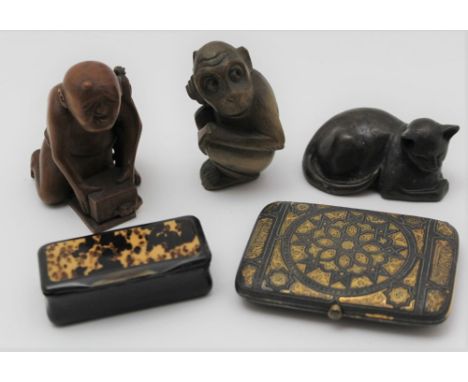 A COLLECTION OF ITEMS to include; a 19th century horn snuff box, and Eastern white metal cigarette case, carved wood okimano,