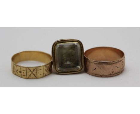 AN 18CT GOLD RING, the band with chased decoration, 2.6g, together with a 9ct gold rose gold band, having chased decoration, 