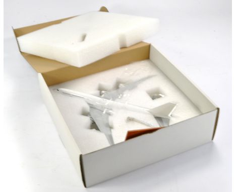 Model Aircraft comprising 1/200 JC Wings Blank Boeing 747. Excellent, no sign of fault nor previously removed from box. 