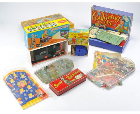 Vintage Toys and Games comprising Fortuna Projector, Plastic Toy Viewer, Cowboys and Indians Game, Conjuring Set, Sooty Xylop