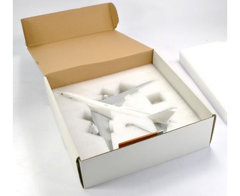 Model Aircraft comprising 1/200 JC Wings Blank Boeing 747. Two engines off in box, in need of repair. 