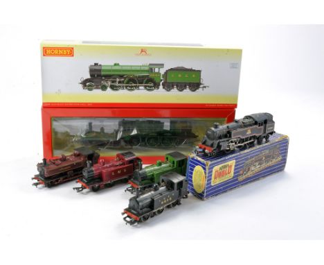 Model Railway group comprising Hornby No. R3447 LNER B17 Locomotive, Kilverstone Hall which appears to be very good to excell