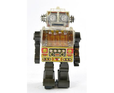 Japanese Vintage Battery Operated Piston Robot. Only very minor signs of wear, in good working order. 