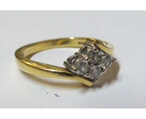 An 18ct gold ring set four diamonds 5g