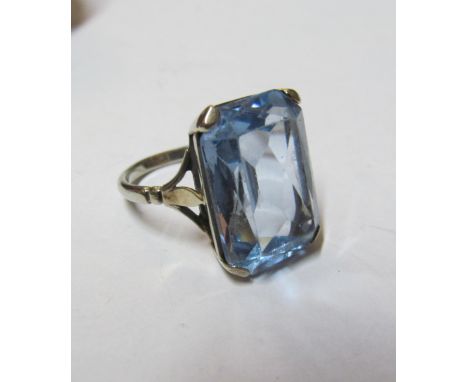 A 9ct white gold ring set blue stone