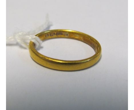 A 22ct gold band 2.8gm, size K