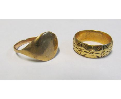 A 9ct gold signet ring 3g and 9ct gold band 4g