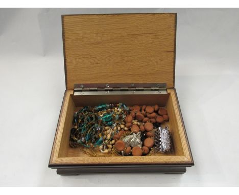 A wooden box of vintage jewellery 