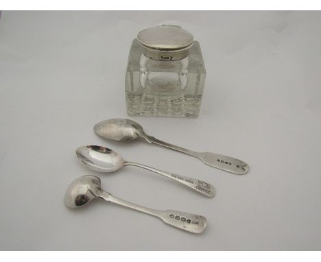 A silver-top glass inkwell (lid a/f) together with a silver sauce spoon and two teaspoons (4) 