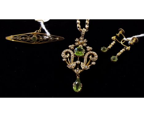 An Art Nouveau 9ct gold, peridot and seed pearl pendant/brooch, on a 9ct gold chain, a pair of similar drop screw back earrin