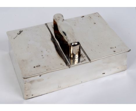 A silver cigar box, with twin compartments and a shaped carrying handle, initialled, Drew & Sons, London 1910, 25 cm wide  Se