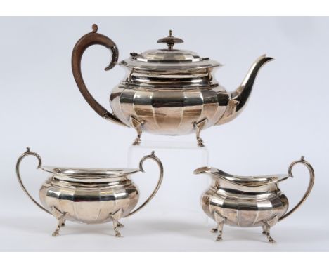 A silver three piece tea service, Sheffield 1923, approx. 34.4 ozt (all in) (3)  See illustration Condition report Report by 