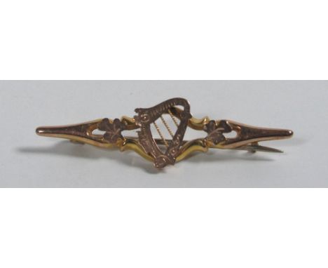 An attractive 9ct gold Commemorative Brooch, possibly 1798 Centenary, with harp and shamrock, hall marked "S. Bros." (1)