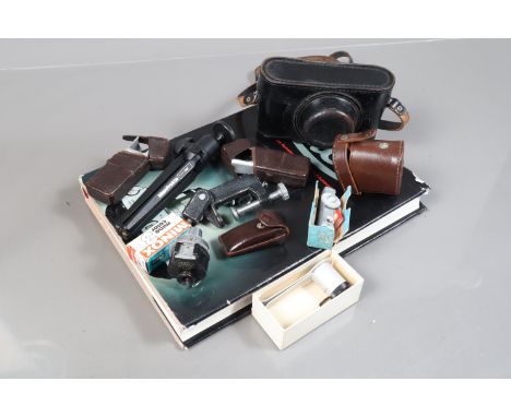 Leitz Accessories and Other Items, including a Leitz Wetzlar VIOOH lyre-shaped universal viewfinder with case, a NOOKY-HESUM 