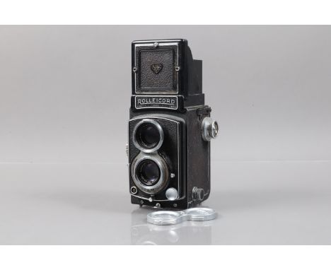 A Rolleicord III K3B TLR Camera, serial no 1334848, body P-F, dust to mirror and screen, signs of wear and corrosion, leather