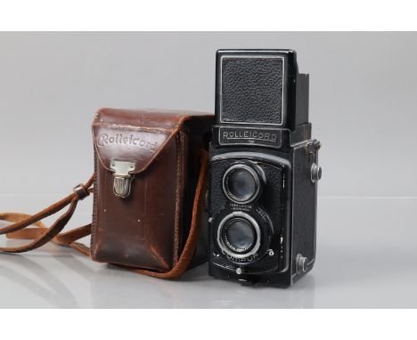 A Rolleicord IIb K3 541 TLR Camera, serial no 676166, circa 1938, body F, paint losses to hood and edges, corrosion evident, 