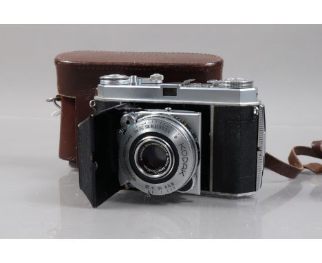 A Kodak Retina 1a 35mm Folding Camera, serial no 487245, body G, Synchro-Compur shutter working, a Retina-Xenar 50mm f/3.5 le
