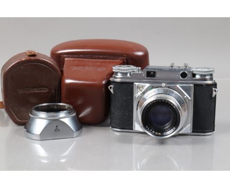 A Voigtländer Prominent Rangefinder Camera, serial no B 48101, 1953 model with accessory shoe, body G, Synchro-Compur shutter