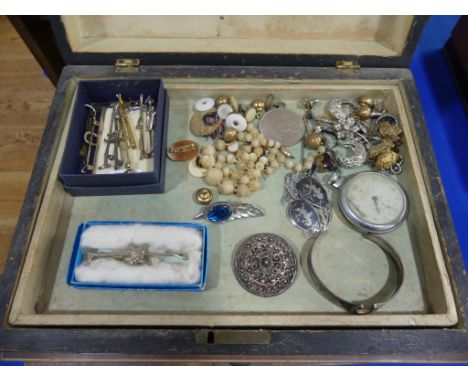 A quantity of Costume Jewellery, including some silver, including freshwater pearl necklaces, lockets, necklaces, brooches, e