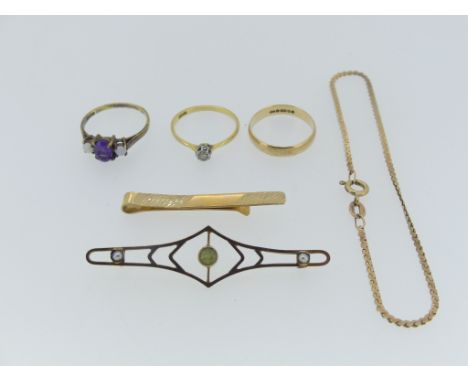 A small quantity of Gold, including a small 9ct tie pin, a 9ct wedding band, a 9ct fine link bracelet, weighable 5.4, a small