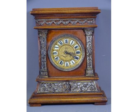 VINTAGE MANTEL CLOCK with Roman numerals and a gilt dial