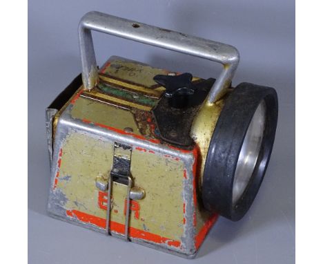 RAILWAYANA - vintage railwayman's flash lamp marked 'B R', 16cms H