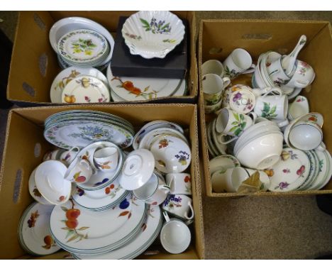 ROYAL WORCESTER HERBS &amp; EVESHAM FRUIT &amp; FLORAL DECORATED TABLE WARE with a quantity of similar by Kirsty Jayne China 