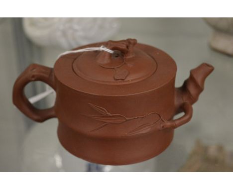 A Chinesse Yixing teapot.