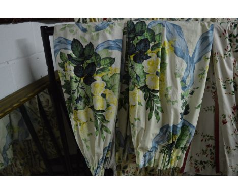 A pair of floral curtains, lined approx size 80cm wide x 132cm long.