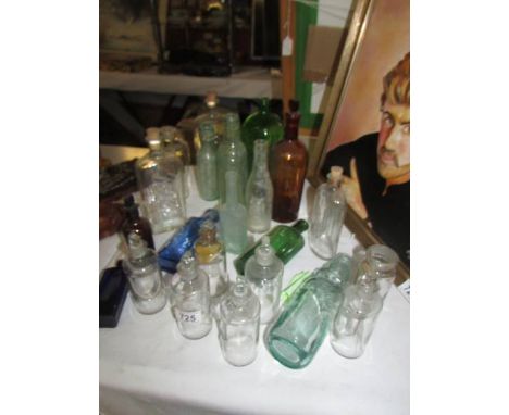 A mixed lot of vintage bottles.