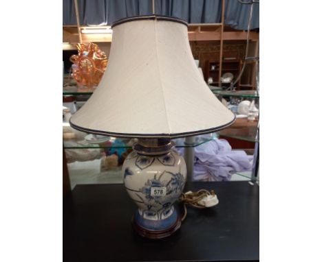 A blue and white oriental ginger jar with gilding detail table lamp.&nbsp;Collect Only.