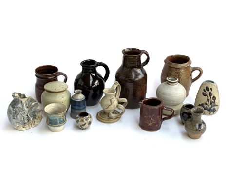 Box of studio pottery including Winchcombe lidded pot, unmarked, Japanese jug, marked, etc 