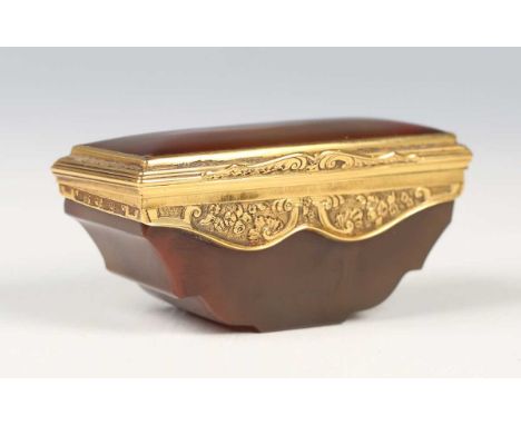 A fine 19th century French agate and gold mounted snuff box of boat shaped form, the mount with foliate chased decoration, wi