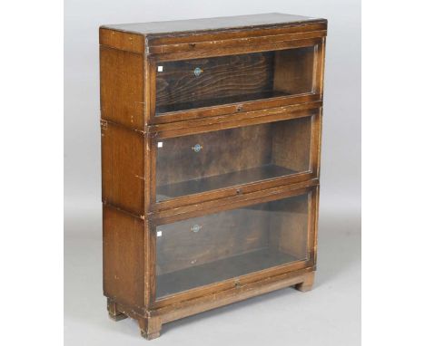 A George V oak Globe Wernicke three-section library bookcase, on block legs, height 111cm, width 85cm, depth 29cm.