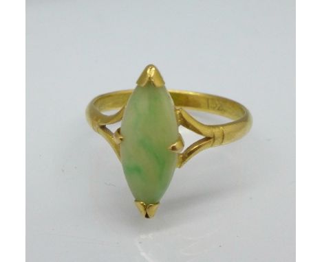 A yellow metal and jade ring, 2.4g, L
