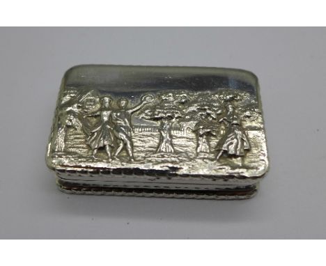 A silver snuff box with embossed lid, Sheffield 1973