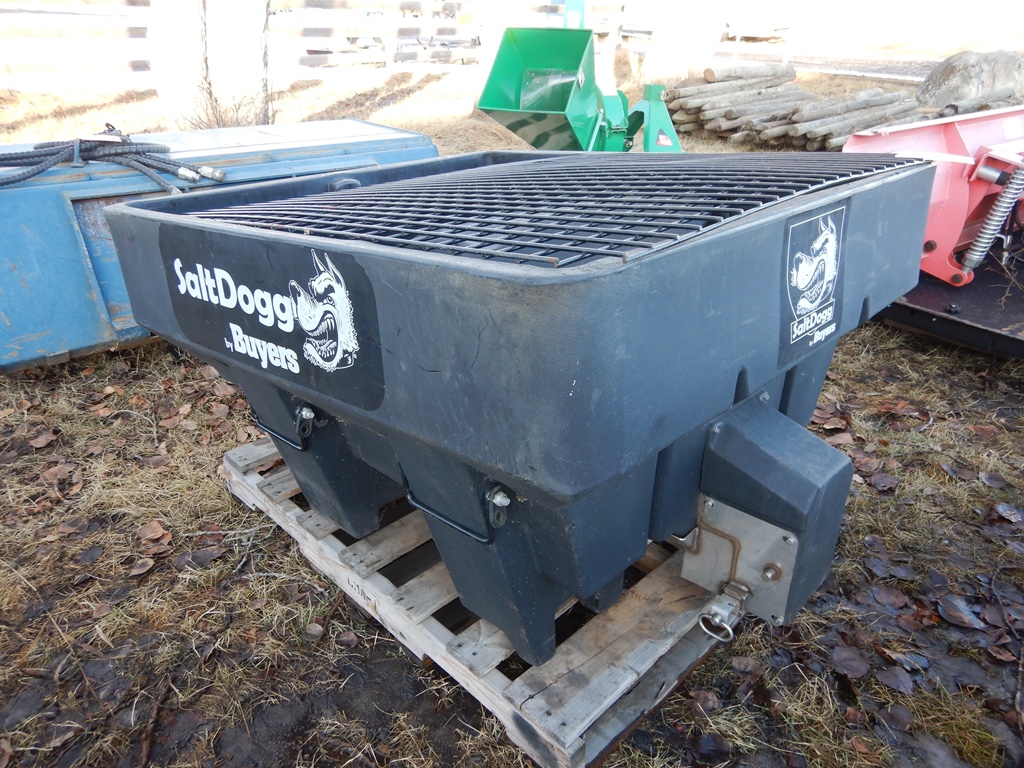 BUYERS SALT DOGG POLY ELCTRIC ATV SANDER/SPREADER MODEL SHPE0750S/N 4114W/CONTROL BOX, NO IMPELLE