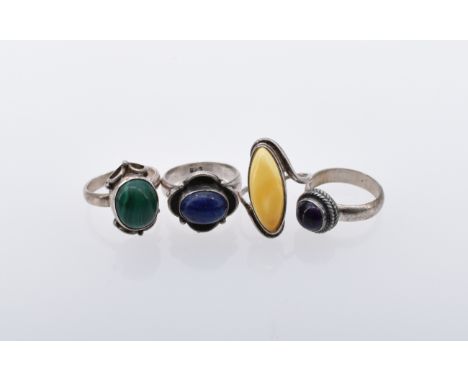 Vier Silberringe 20./21. Jh. Je mit einem Schmuckstein (Bernstein, Amethyst, Lapislazuli, Malachit) besetzt. Silber. Zwei ges