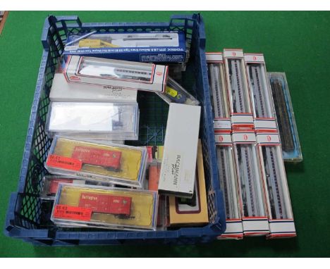 Eighteen "N" Gauge Cased Items of U.S.A Outline Rolling Stock; Box Vans, etc, by Bachmann, Tomix, Life-Like, plus seven Model