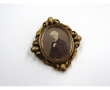 A Victorian pinch beck memoriam brooch with swivel photograph and hair panel, 6cm long 