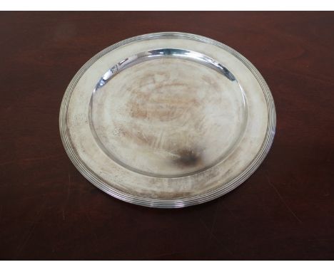 A 'Hunt and Roskell, late Storr and Mortimer' silver dish, London 1881, 550 grams, 25cm diameter 