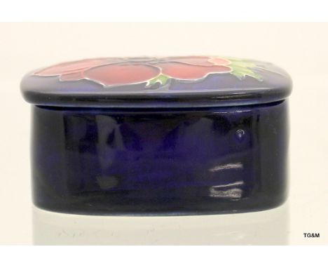 A Moorcroft Anenome small lidded trinket pot 3.5cm x 8cm x 5cm