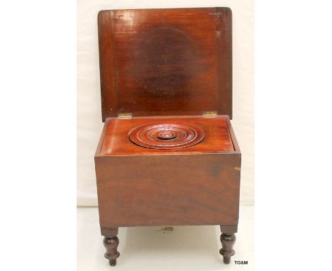 Mahogany box commode. 44 x 48 x 40cm