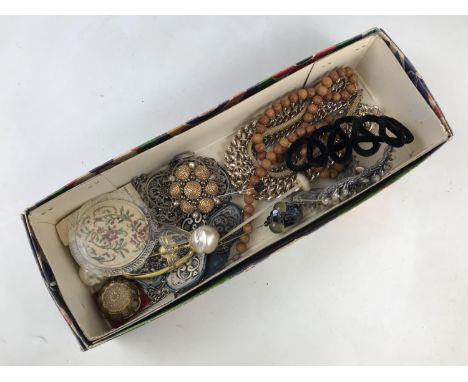 Early 20th Century and later costume accessories, including a 1920s bugle bead and faux pearl 'Flapper' hair adornment, furth