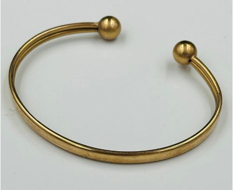 A 9ct gold ball ended bracelet with an approximate weight of 5.5g