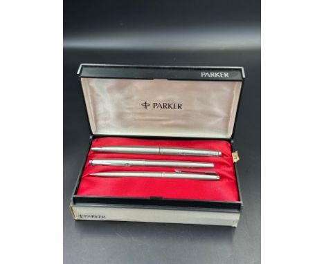 A Parker Pen box set with ink pen, fibre tip and pencil