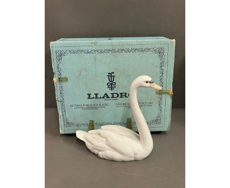 Lladro swan, boxed 