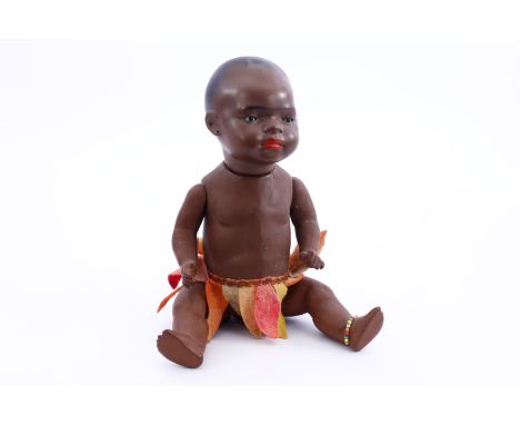 Heubach-Köppelsdorf Charakterbaby Nr. 399, Biskuitporzellan-Vollkopf, geschlossener Mund, braune Schlafaugen, Sitzbabykörper,