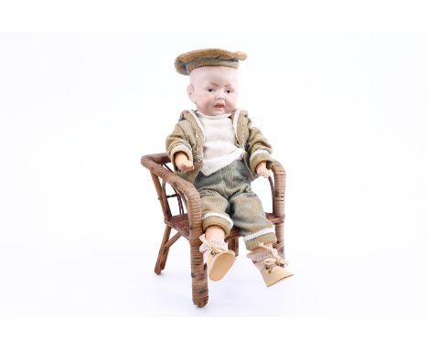 Hertel, Schwab &amp; Co. Charakterbaby Nr. 159, Biskuitporzellan-Vollkopf, offen-geschlossener Mund, gemalte Augen, Gliederkö